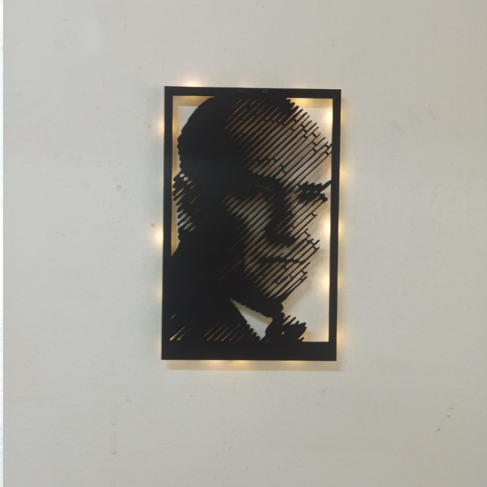 Atatürk Silüet Işıklı Duvar Dekoru – Şık ve Anlamlı Tasarım