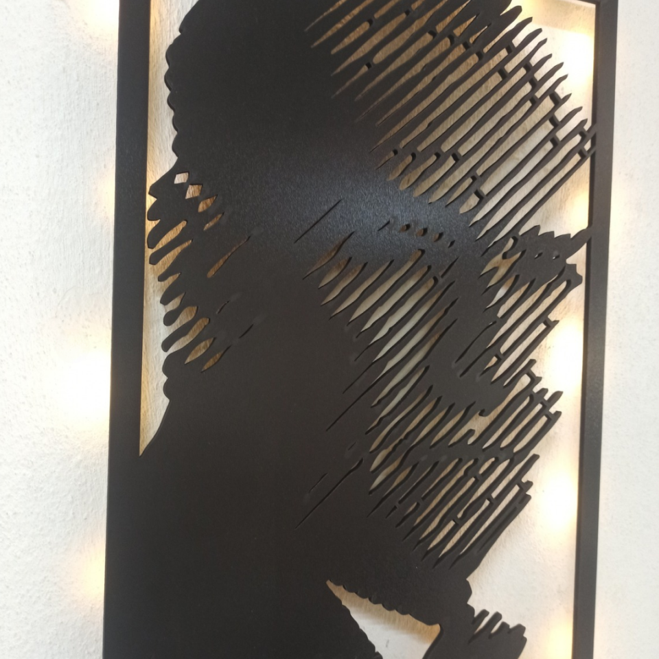 Atatürk Silüet Işıklı Duvar Dekoru – Şık ve Anlamlı Tasarım