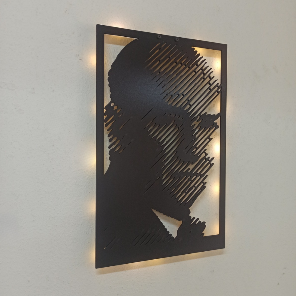 Atatürk Silüet Işıklı Duvar Dekoru – Şık ve Anlamlı Tasarım
