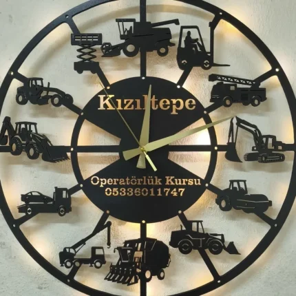 İş makinesi figürlerinden oluşan LED ışıklı dekoratif duvar saati tasarımı